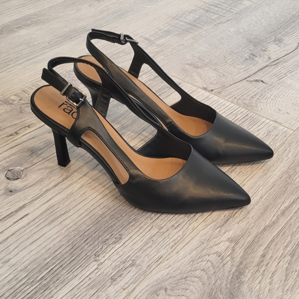 Black pumps. Like new.